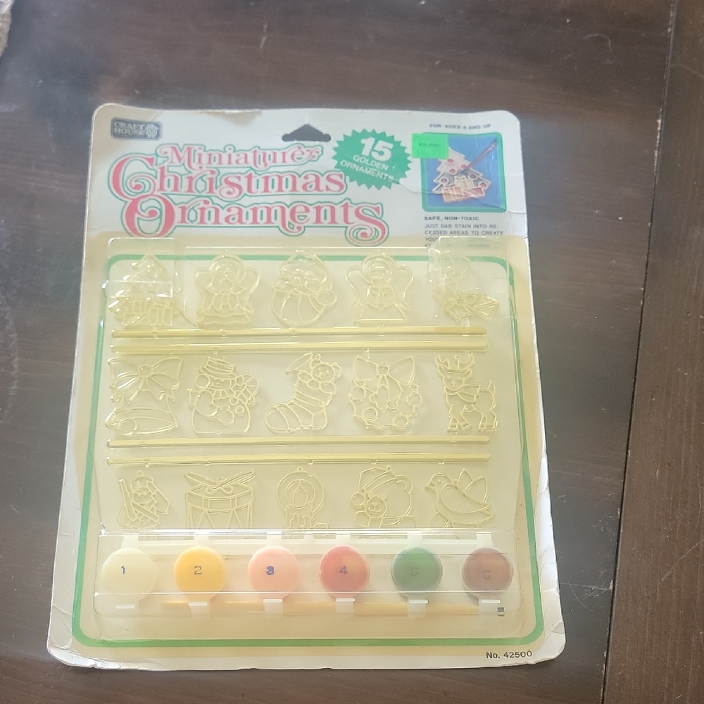 Crafthouse Festive Ornament Craft Set with Paints